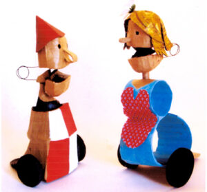 Bouton de bottine, marionnettes sur table à roulette en carton. Marionnette : Julien Cordier