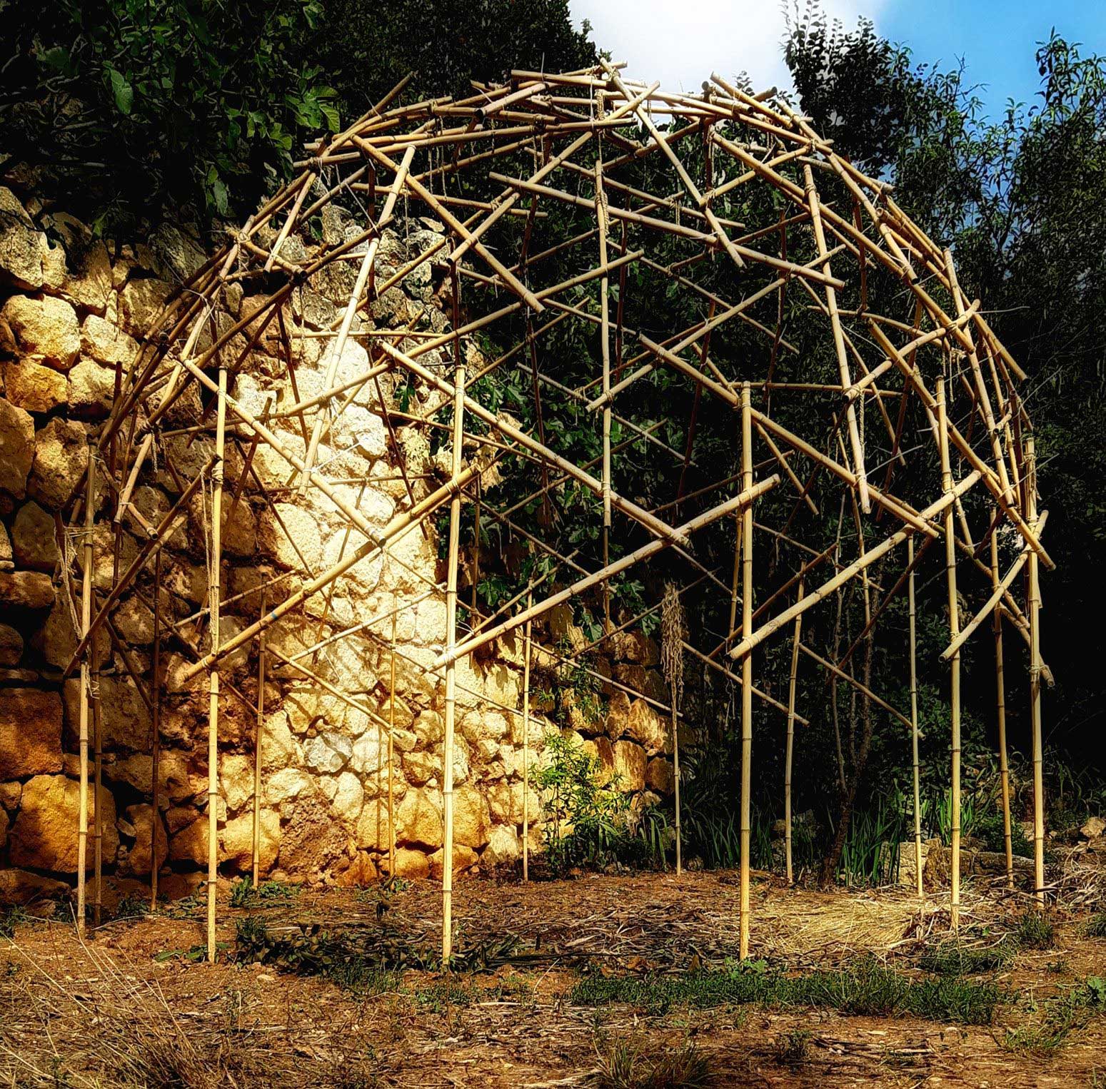 Pergola dôme en bambou ligaturé. Julien Cordier