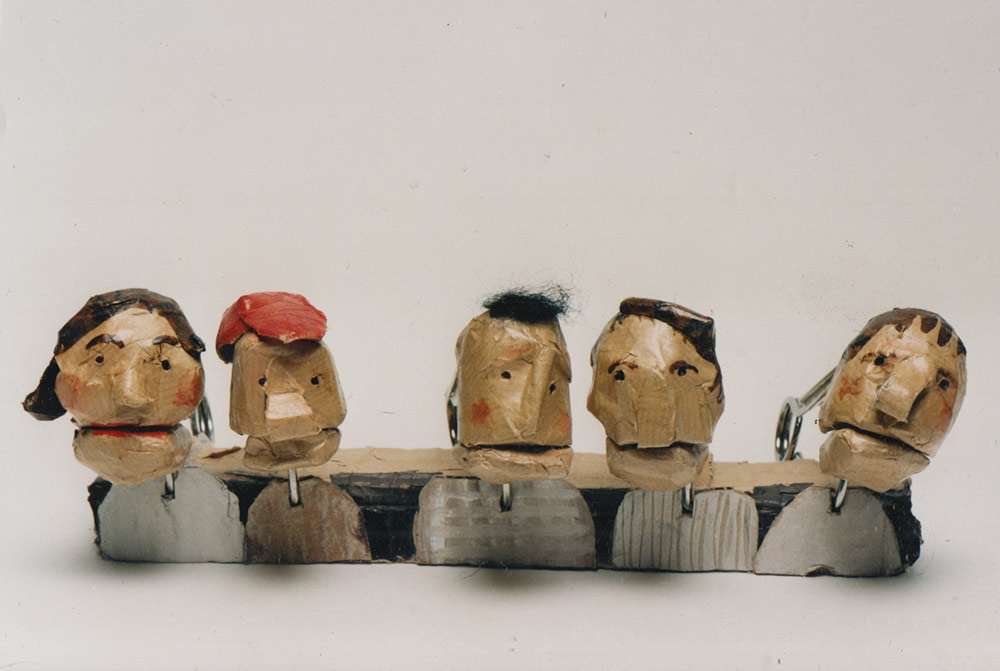 Le banc d'écoliers, marionnettes de Bob le Héros. Marionnette : Julien Cordier